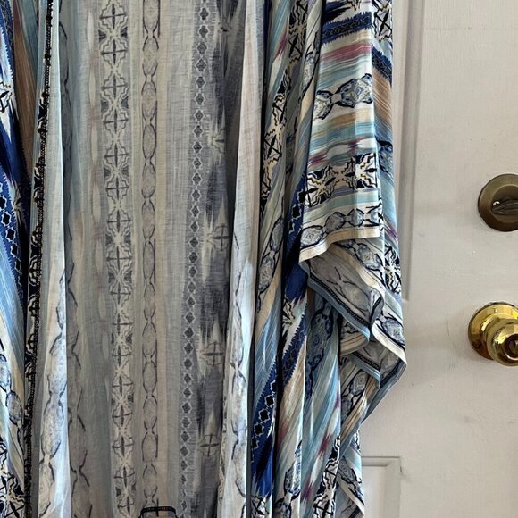 Women's Multicolor Patterned Sweater - Picture 2 of 10